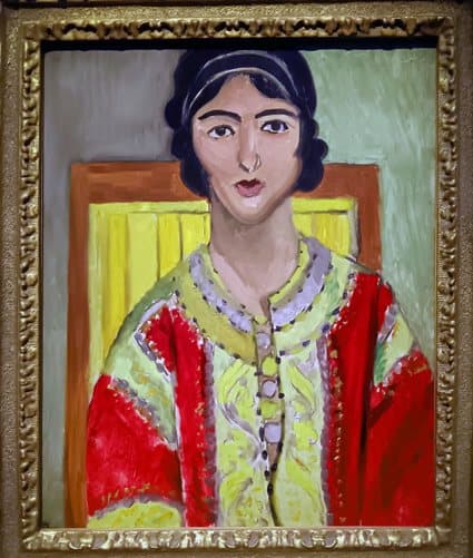 Ritratto di donna dipinto da Henri Matisse, con giacca rossa ricamata e camicia gialla, in cornice dorata